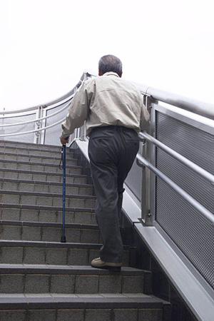 住之江区の介護老人保健施設でリハビリ